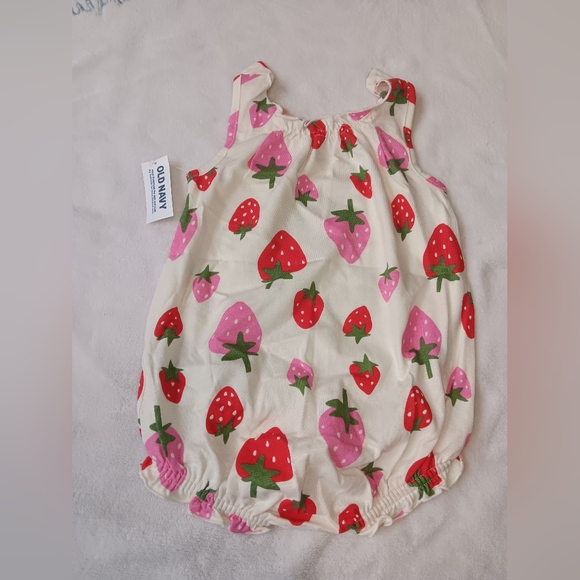 Old Navy Sleeveless One Piece Strawberry Print Baby Romper 18-24M NWT - Picture 1 of 7